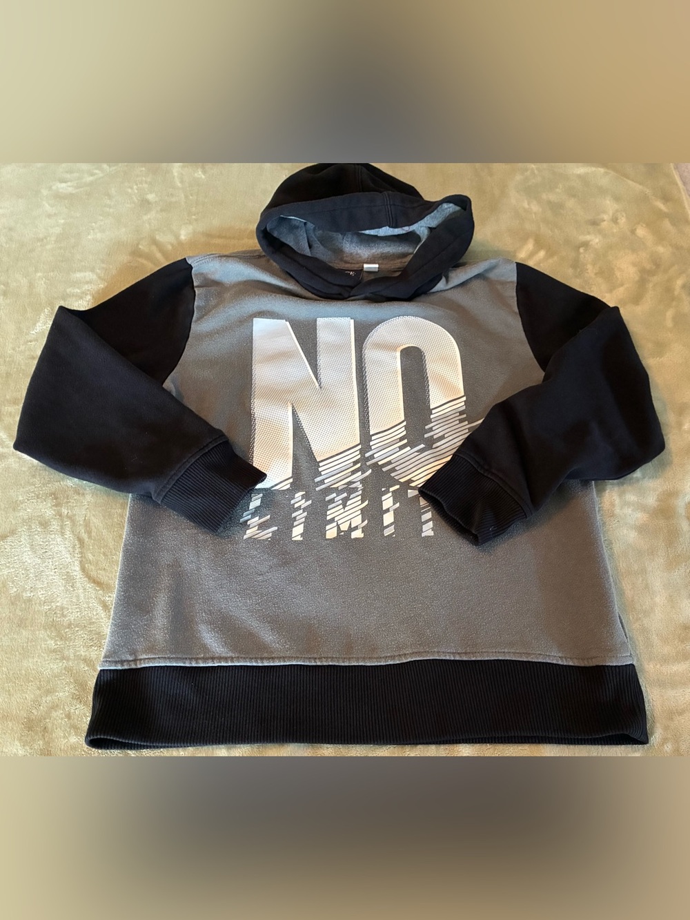 Boys The Children’s Place Gray and Black Hooded Sweatshirt Size L (10-12)